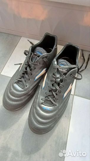 Футбольные бутсы