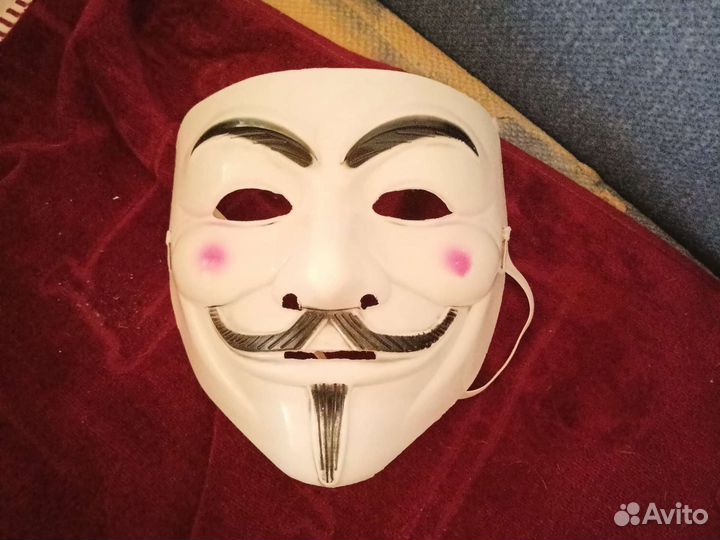 Уточка lalafanfan и маска анонимуса