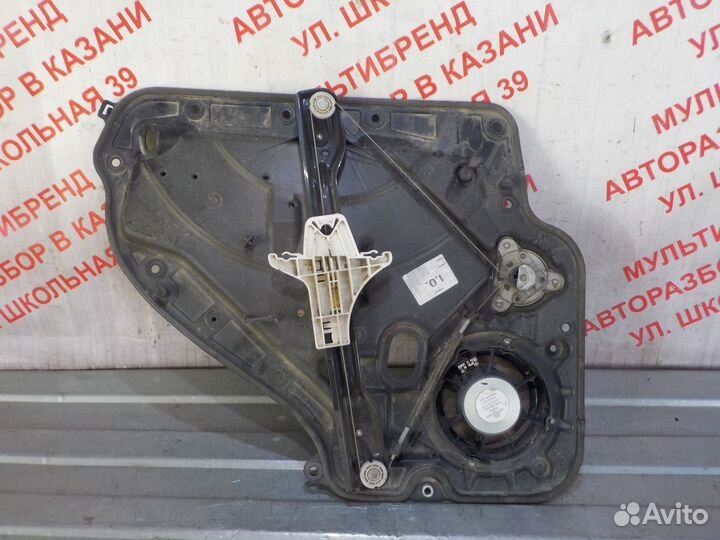 Стеклоподъемник механический задний правый Гольф 6