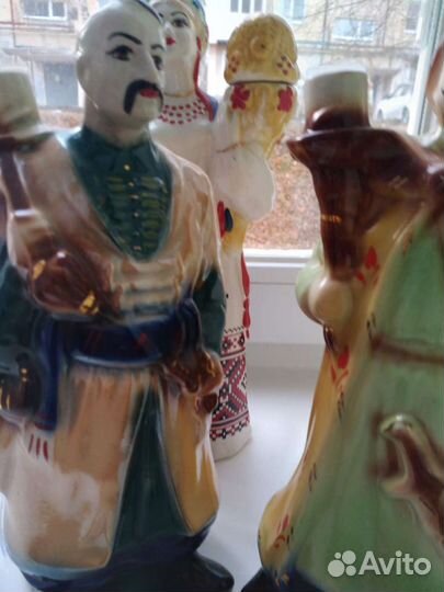 Статуэтка-графин,фарфор