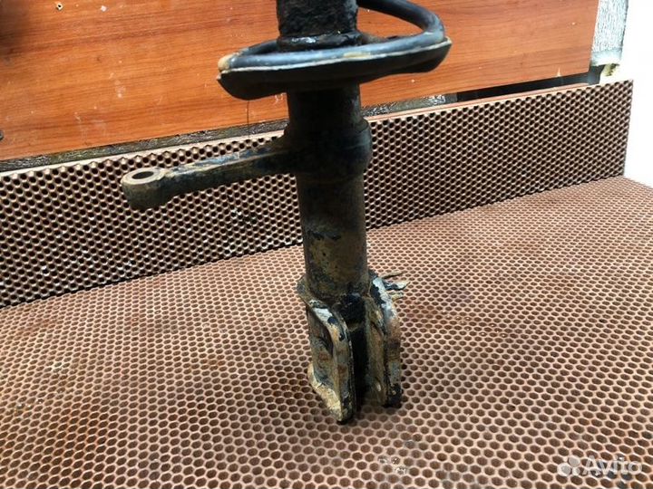 Стойка в сборе передняя правая LADA Granta лифтбек