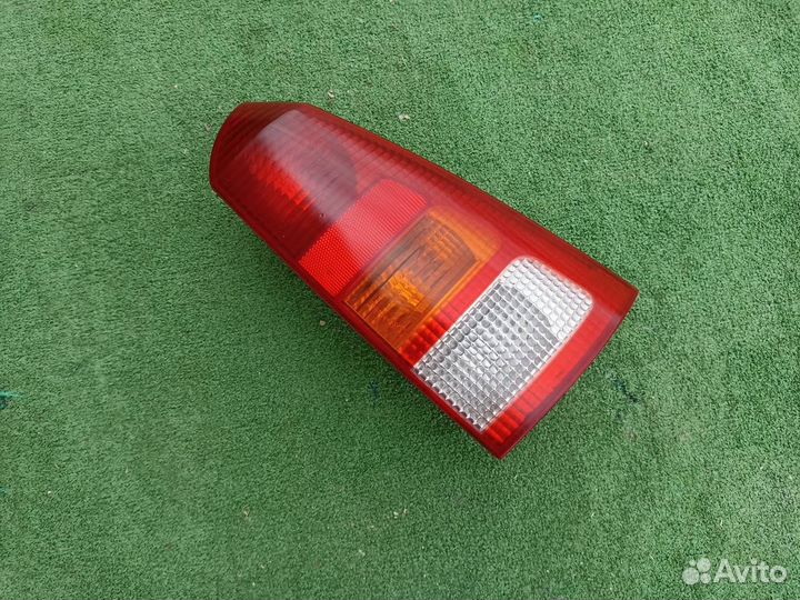 Фонарь задний правый Ford Focus 1 универсал 2.0