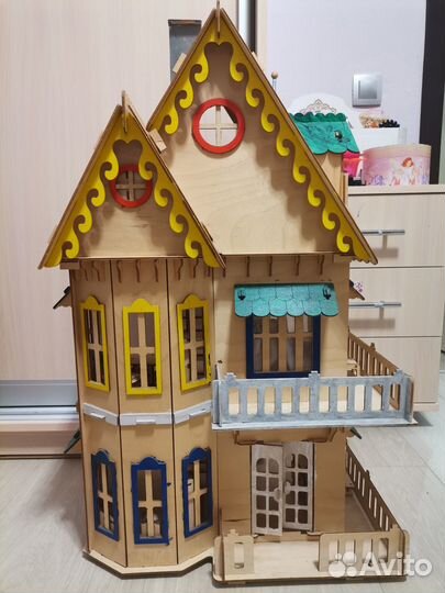 Кукольный домик деревянный с мебелью
