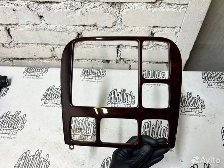 Деревянная накладка магнитолы Mercedes-Benz