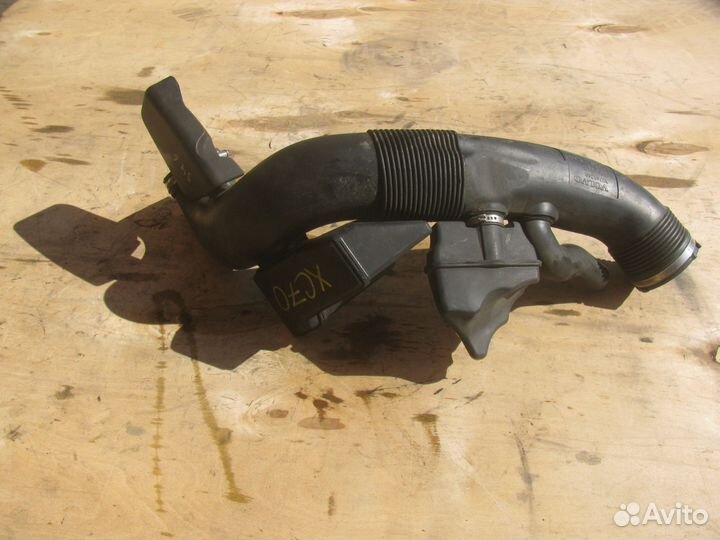 Патрубок воздушный Volvo XC70 BZ