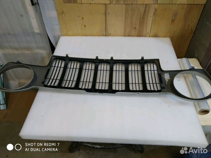 Решетка радиатора Jeep Liberty 01-05 г kj