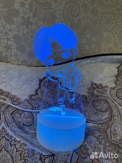 Разноцветный светильник в виде чимина на зарядке