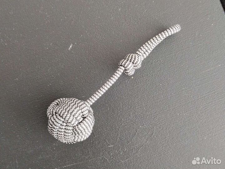 Брелок кулак обезьяны