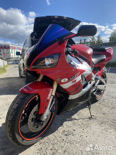 Yamaha YZF R1