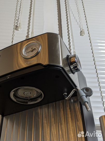 Кофеварка кофемашина рожковая reoka rkem-200