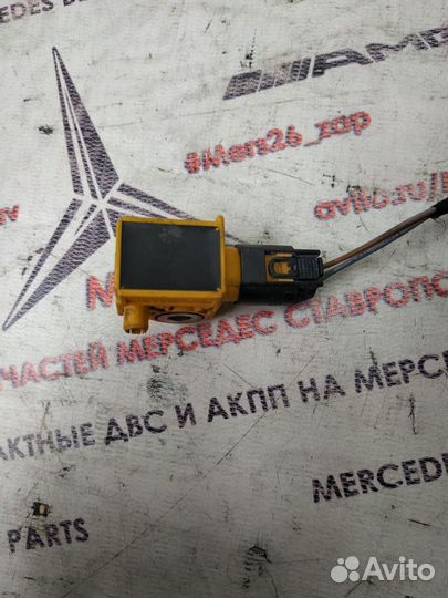 Датчик удара w212 Mercedes