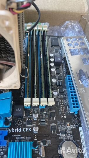 Материнская плата с процессором и памятью