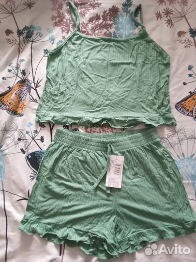 Топ и шорты комплект новый