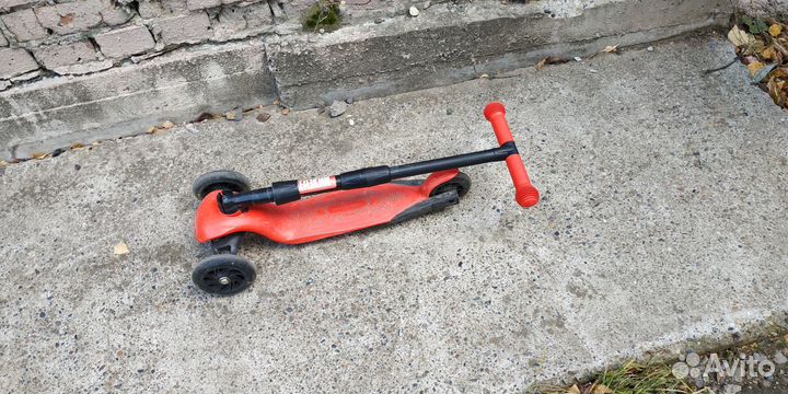 Самокат трехколесный
