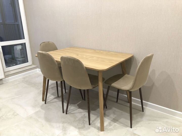 Кухонный обеденный стол