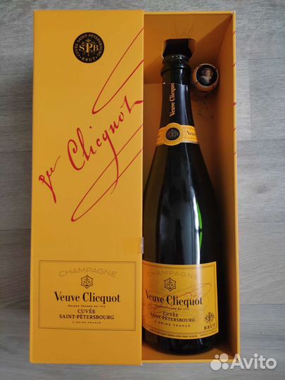 Бутылка от шампанского Вдова Клико