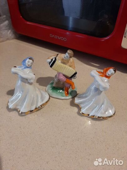 Статуэтка гармонист, плясуньи Дулево