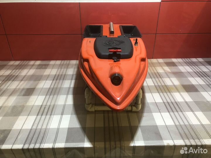 Прикормочный кораблик с gps и эхолотом