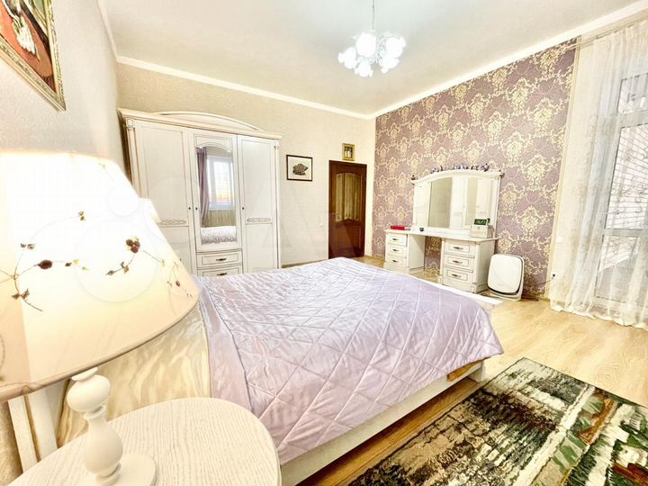 Коттедж 200 м² на участке 8 сот.