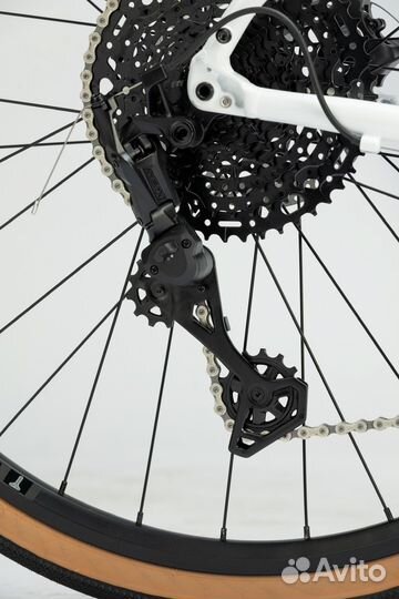 Гравийный велосипед на карбоновой вилке 700C