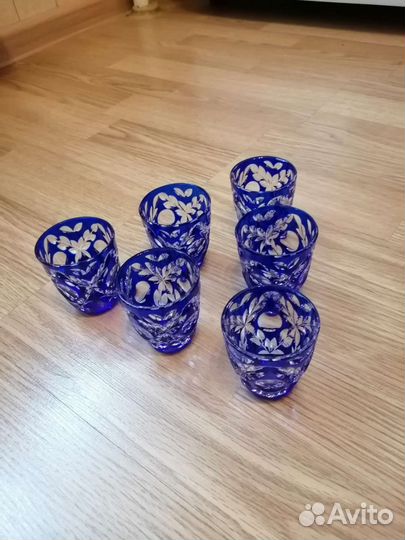 Хрустальный поднос с рюмками стопками кобальтовый