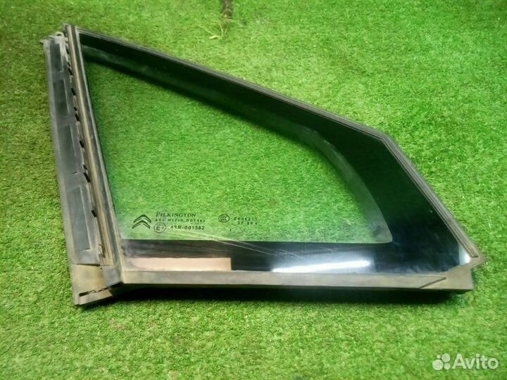 Стекло двери (форточка) переднее правое Citroen C4