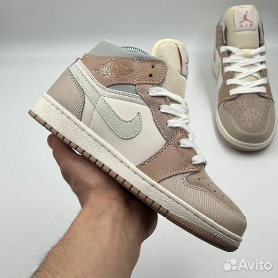 Кроссовки женские Nike Air Jordan 1