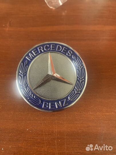 Знак на капот mercedes