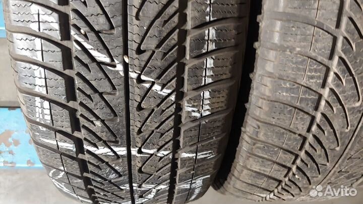Goodyear UltraGrip 8 Performance 235/60 R16 100H