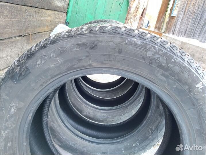 Goodyear UltraGrip 205/60 R16