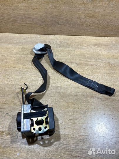 Ремень безопасности правый VW Golf 4 190989