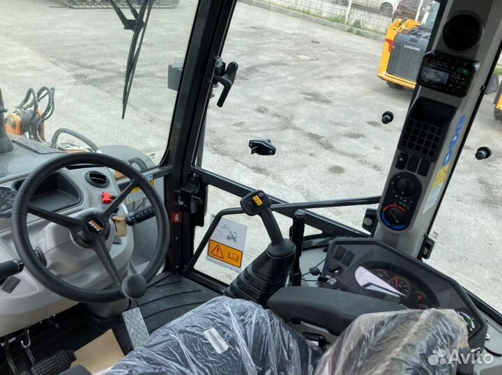 Экскаватор-погрузчик CASE 695 ST, 2023