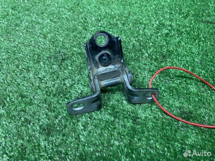 Петля двери задняя левая Mazda 3 BK