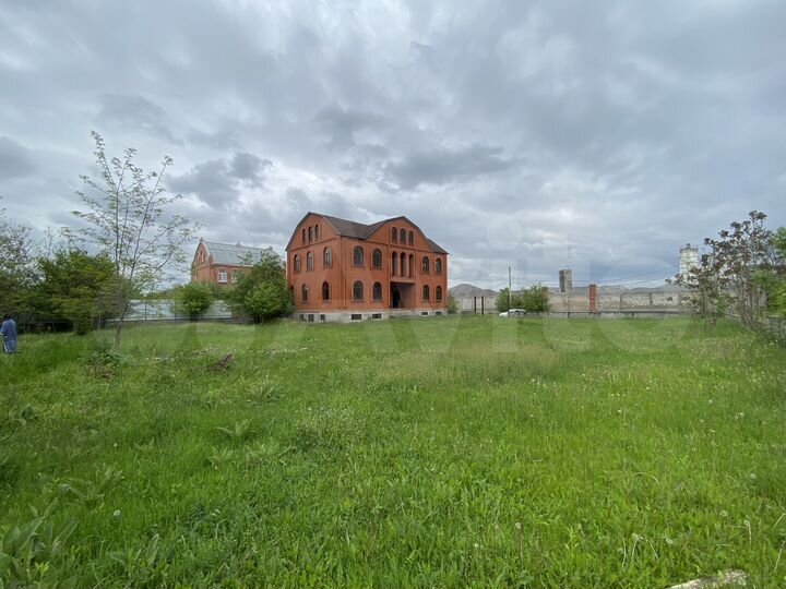 Дом 864 м² на участке 17 сот.