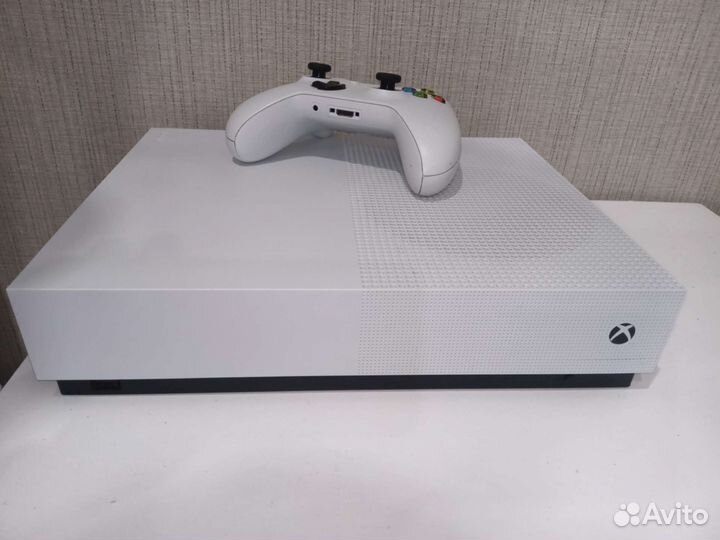 Xbox One s 1tb с играми