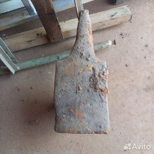 Наковальня старинная