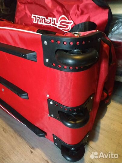 Баул хоккейный 38 красный 3 колеса