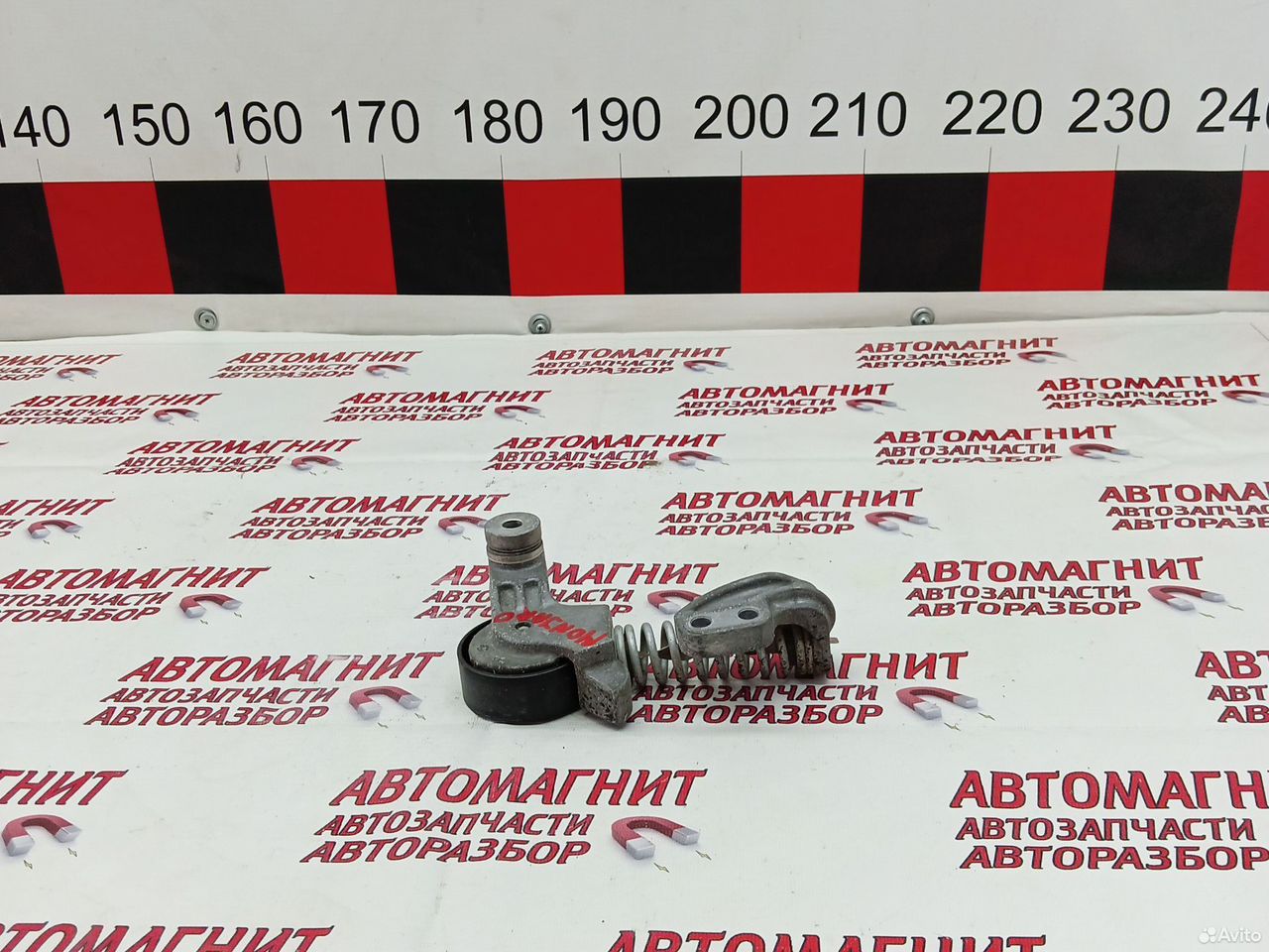 Натяжитель ремня ролик Джили Монжаро