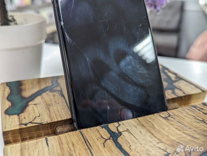 iPhone 8, 64 ГБ