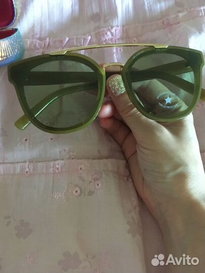 Солнечные стильные очки