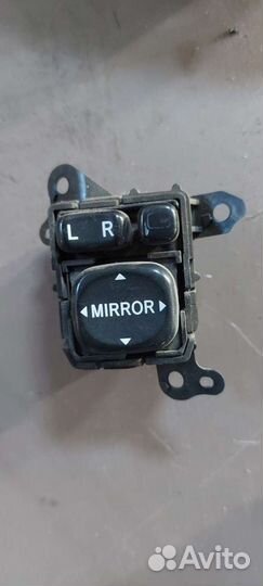 Блок управления зеркалами на Toyota Mark X