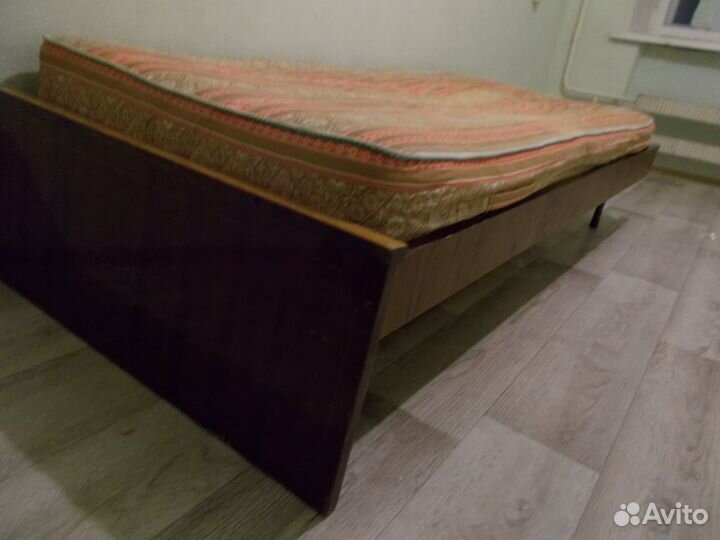 Кровать с матрасом