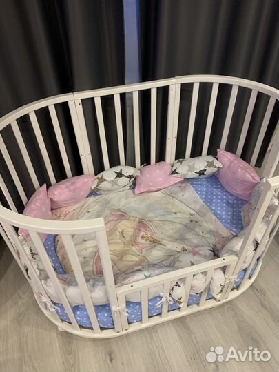 Кровать, пеленальный стол