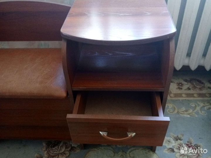 Тумба с сиденьем для прихожей