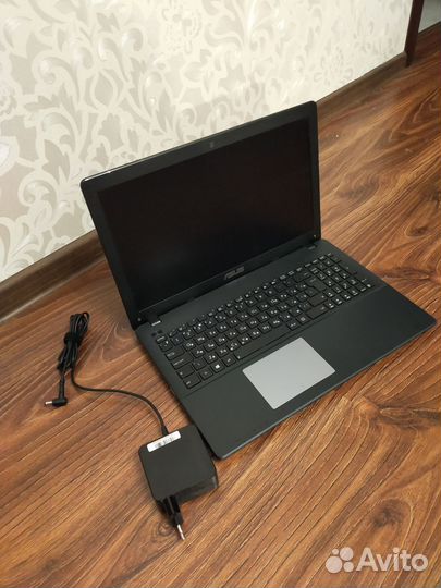 Ноутбук Asus x550v