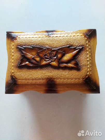 Деревянная шкатулка резная