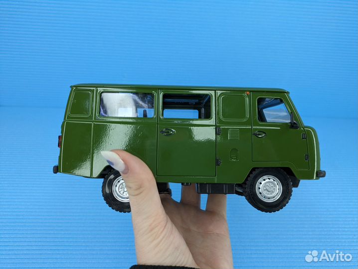 УАЗ и Буханка реалистичные модели 18см