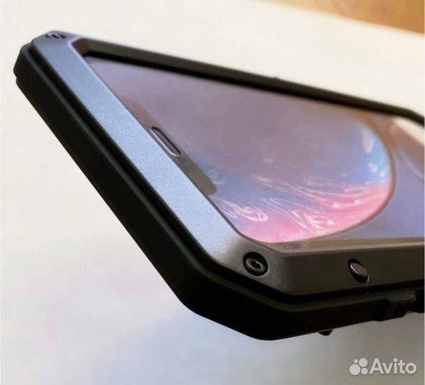 Чехол бронированный противоударный на iPhone 11