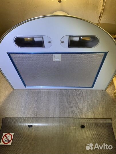 Вытяжка для кухни 60 см б/у идеал