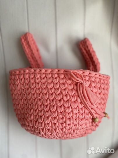 Вязанная корзинка органайзер корман на кроватку